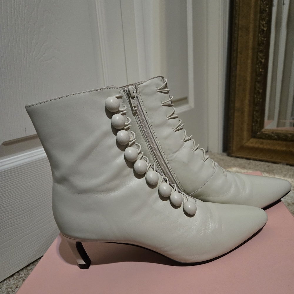 INTENTIONALLY BLANK IVORY BUTTON BOOT 7 - Picture 4 of 7